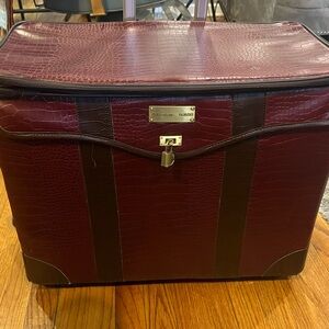 Huaqvarna Viking vintage suitcase